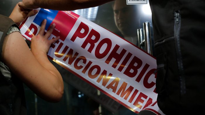 Prohíben funcionamiento de local de sushi en Maipú tras intoxicación masiva por salmonella