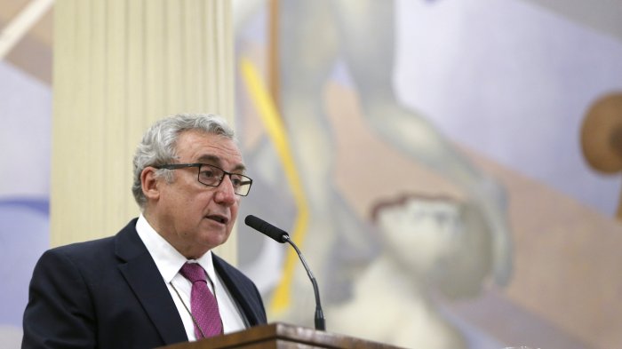 177 años de la U. de Chile: Rector Vivaldi anunció salario ético mínimo y sueldo máximo dentro de la universidad