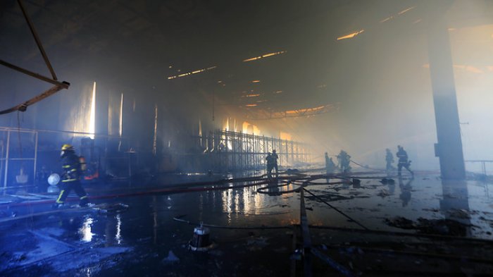 Familias de dos muertos en bodega de Kayser piden reconstrucción de escena y presentan querella por homicidio