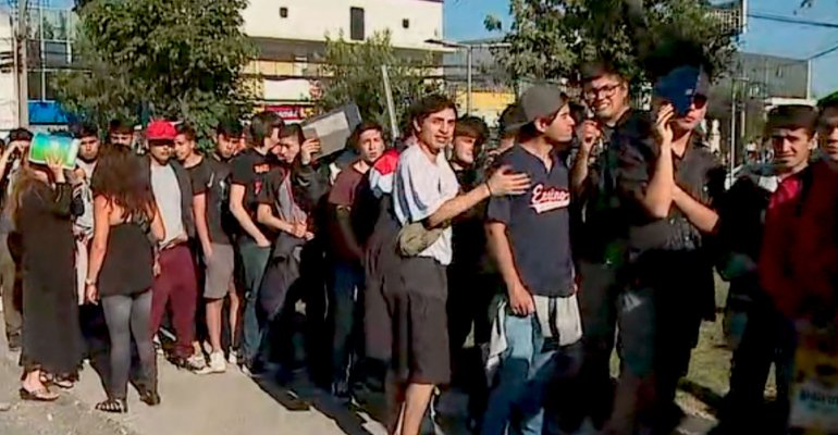 Rafael Cavada habló con jóvenes que buscan postergar Servicio Militar