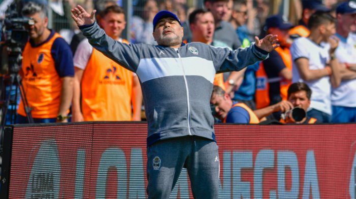 Maradona deja la banca de Gimnasia tras cinco derrotas y tres triunfos