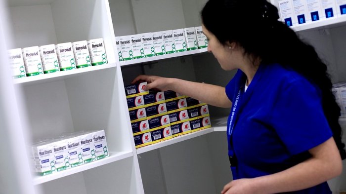 Más competencia y rebaja en los precios: FNE propone medidas para reformar el mercado de medicamentos