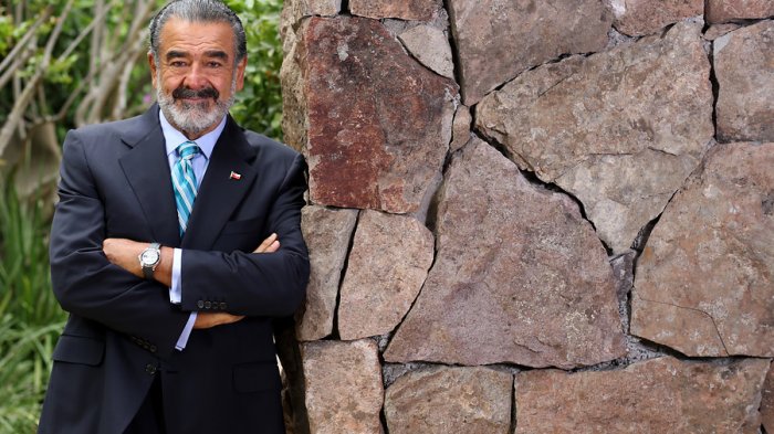 Luksic entregará bono de $500 mil a trabajadores del Banco de Chile