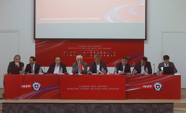 Por falta de quórum: Consejo de presidentes decidió continuar con el fútbol chileno