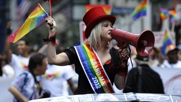 Cyndi Lauper recibirá reconocimiento por su apoyo a jóvenes LGBTQ en su fundación True Colors United