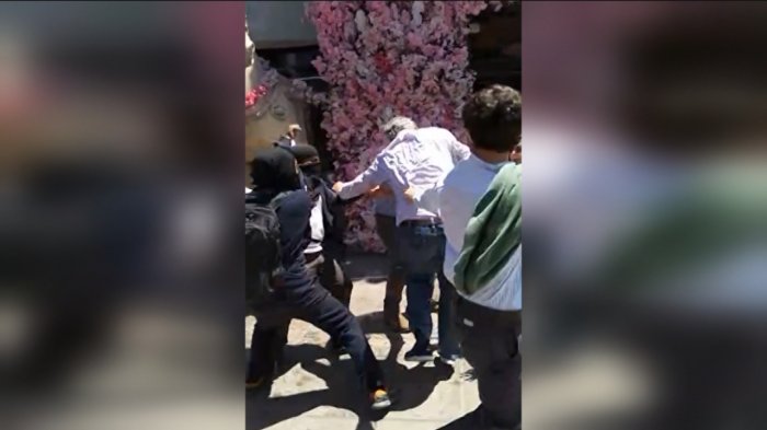 Hubo enfrentamientos con clientes: Manifestantes irrumpieron en mall Parque Arauco