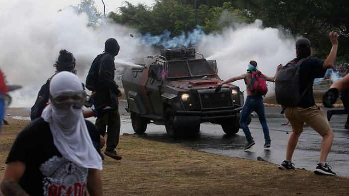 Ley antiencapuchados: Senado aprueba en general proyecto que eleva penas a quienes cubren su rostro