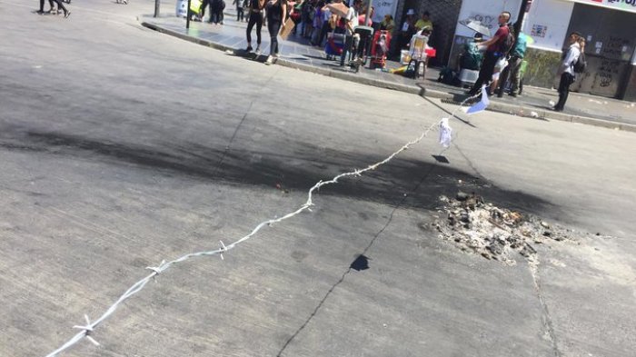 Decretan prisión preventiva para joven que instaló alambres de púas como barricadas