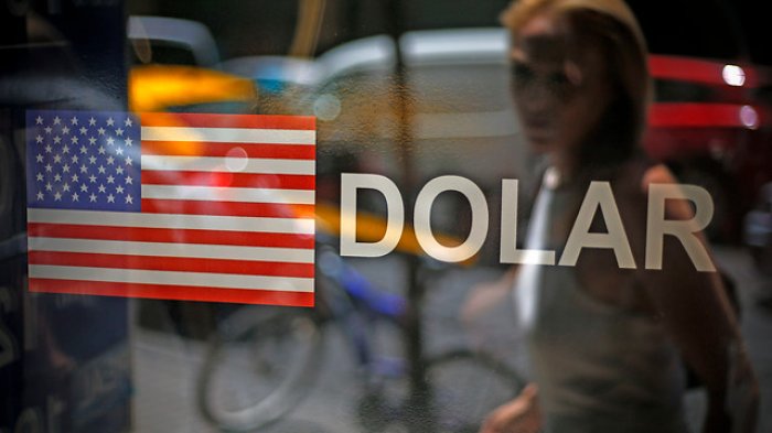 Dólar alcanza los $838 en su apertura y supera nuevo récord histórico