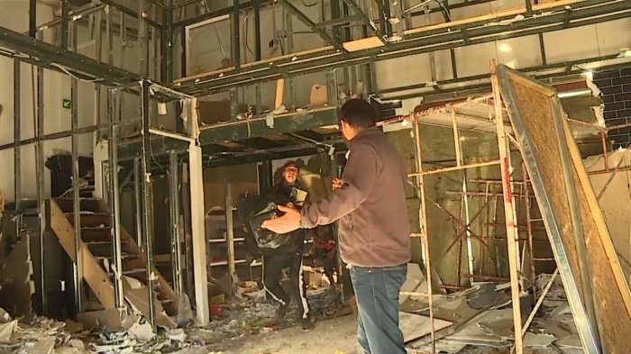 Así fue el momento en que un equipo de CHV se encontró en vivo con saqueadores