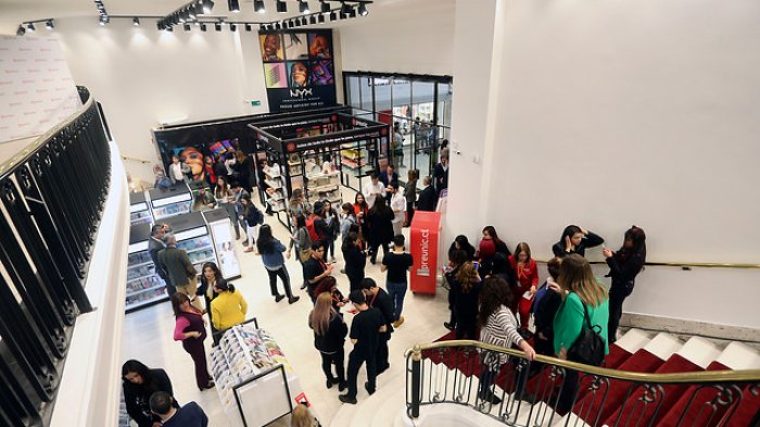 Desempleo registró sorpresiva baja en trimestre agosto-octubre y a descendió al 7%