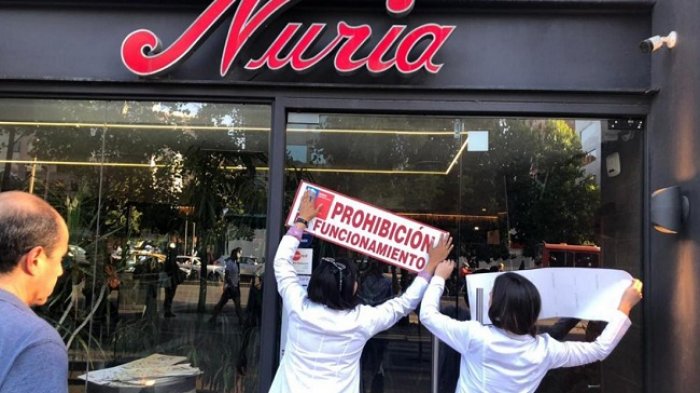 Conocido restaurante de Las Condes fue clausurado tras detección de aguas servidas