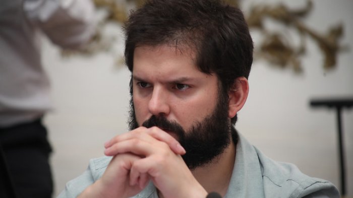 Boric afirma que el FA no debió votar a favor de ley antisaqueos ya que se entendió como 