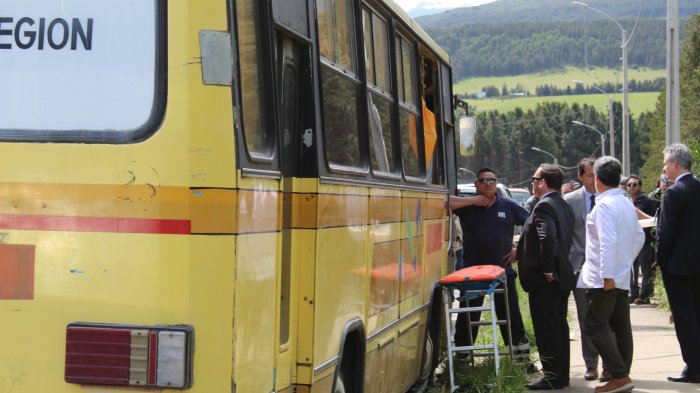 Encuentran dos cuerpos sin vida al interior de un bus abandonado en Coyhaique