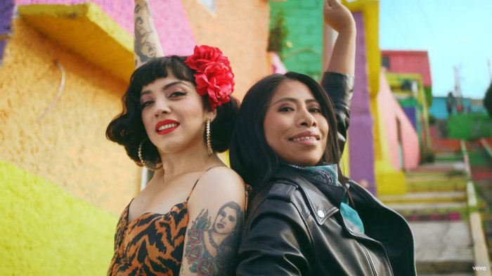 Mon Laferte estrena video de su reggaetón protesta 