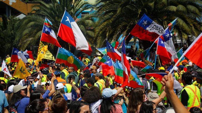 Encuesta revela que 68% cree que estallido social era necesario para generar cambios en el país