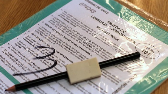 Evitar los excesos y repasar una hora diaria: Las recomendaciones de especialistas a quienes rinden la PSU