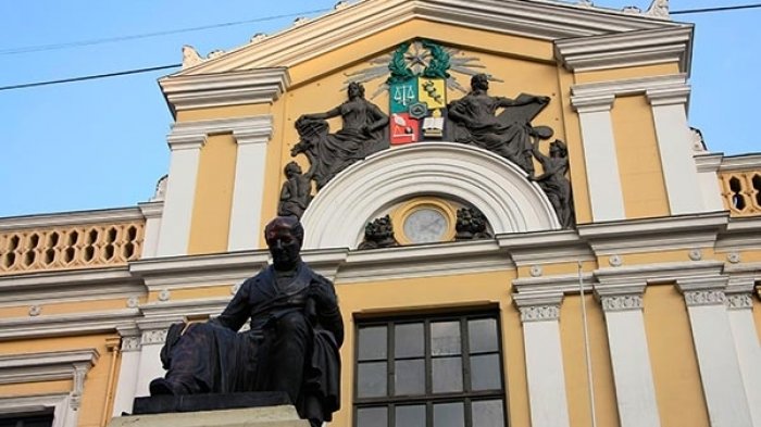 U. de Chile rectifica querella tras denunciar robo de 27 libros