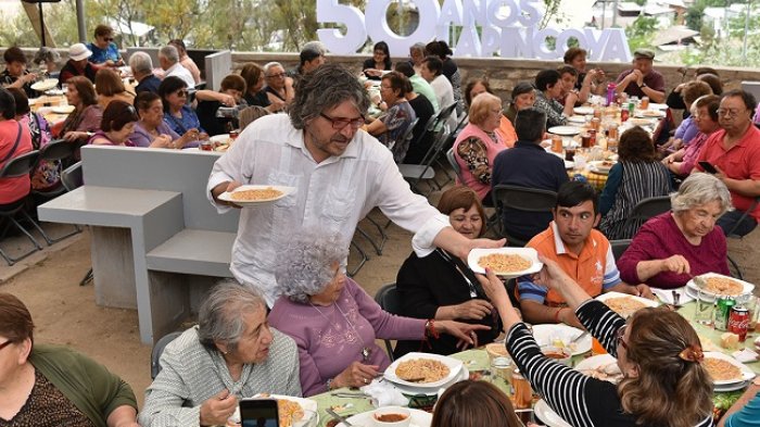 Municipalidad de Huechuraba responde por qué gastaron $9 millones en una porotada para 150 personas