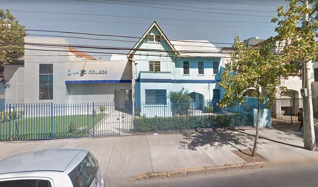 Gobierno pide investigación por colegio que cobra $400 mil como multa por anotaciones negativas