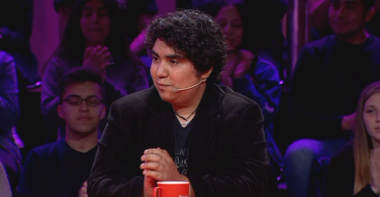 Capitán de Pasapalabra realizó polémico gesto durante su presentación