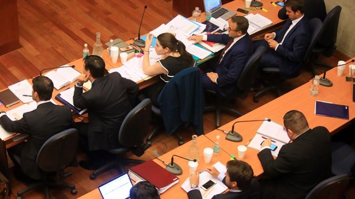 Grupo de 12 carabineros acusados de torturas en estallido social acude al TC