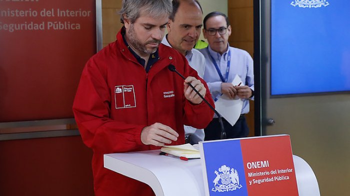 Gobierno realiza nueva evaluación del incendio en Valparaíso e informa que presentará querella por el delito de incendio