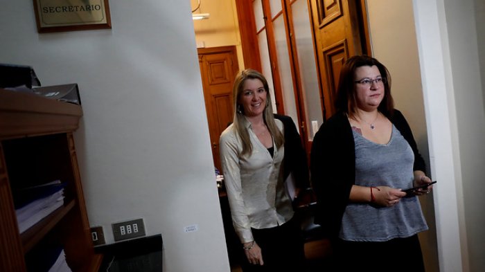 Nueva Constitución: Parlamentarios y alcaldes RN inician campaña por el SÍ en medio de división interna