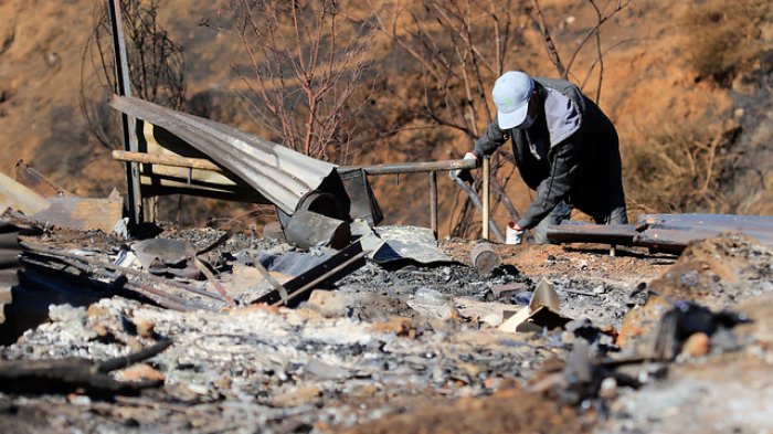 Familias afectadas por incendio en Valparaíso recibirán subsidio de arriendo
