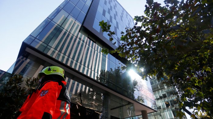 Vecina deberá pagar más de $4 millones por dañar ascensor de su edificio mientras trasladaba un refrigerador