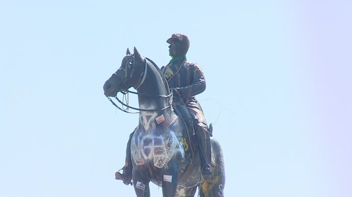 ¿Se queda o se va? Evalúan remover monumento del General Baquedano de Plaza Italia
