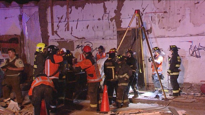 Hombre murió electrocutado tras caer a fosa en corredor de Avenida Independencia