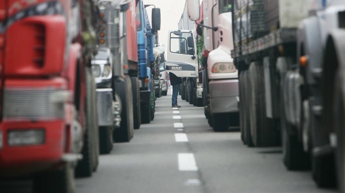 Camioneros expresan preocupación por aumento en precio de combustibles