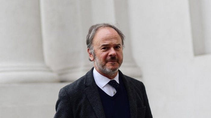 Larraín Matte se disculpa por colusión del papel: 