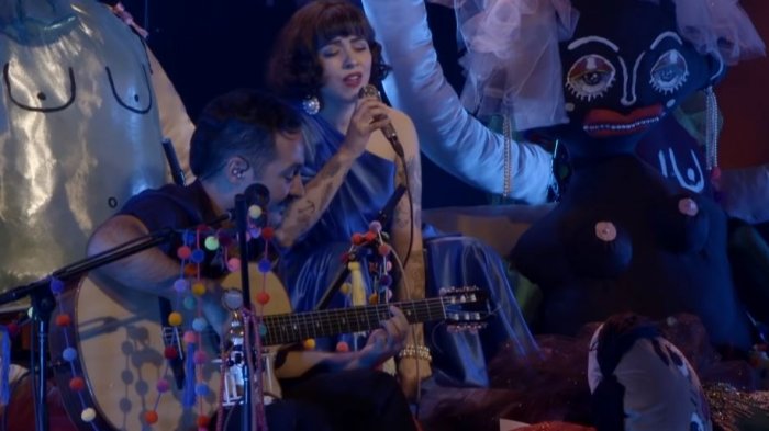 Mon Laferte canta a Violeta Parra potente versión acústica de 