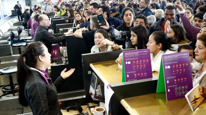 Presentan proyecto de ley que busca poder transferir pasajes aéreos a terceros