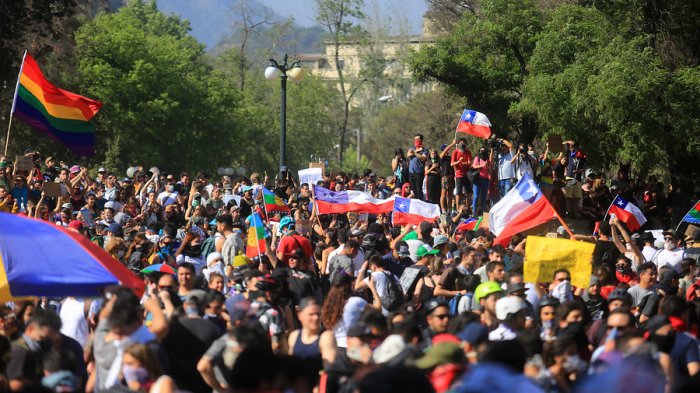 Parlamentarios se refieren a proyecto del gobierno que busca regular el derecho a reunirse