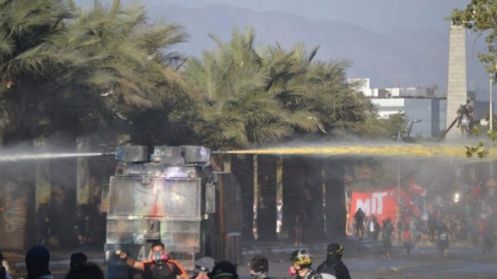 INDH enviará oficio a Carabineros para que explique composición de líquido amarillo en carro lanza aguas