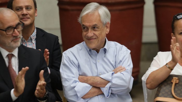 Piñera refuerza área comunicacional y nombra como director a ex editor de El Mercurio