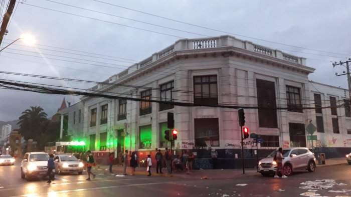 No hay lesionados: Al menos siete oficinas de El Mercurio de Antofagasta registraron daños tras ataque