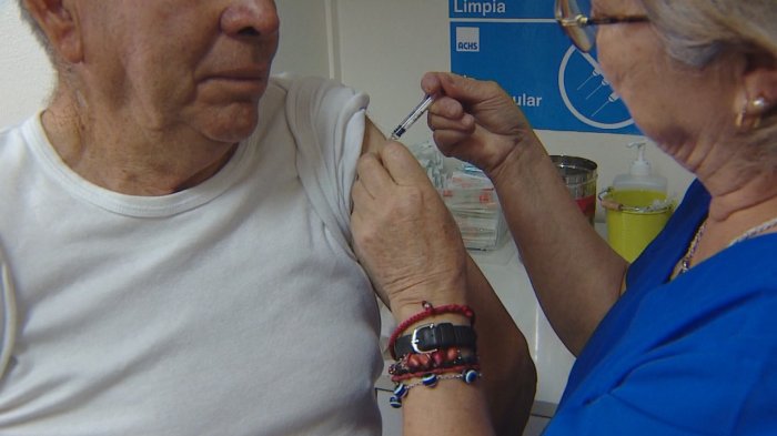 Tras alerta en Estados Unidos: Minsal amplió vacunación contra influenza y adelantó su entrega