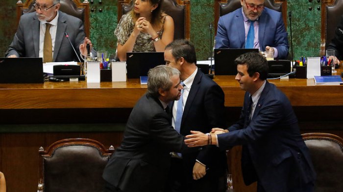 Diputados aprueban y dejan 