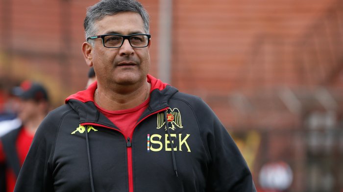 Ronald Fuentes y plantel de la UE se cuadraron con Segovia, se fueron para la casa y no jugarán con la U