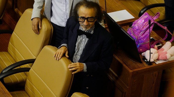 Florcita Motuda propone referéndum revocatorio para que 