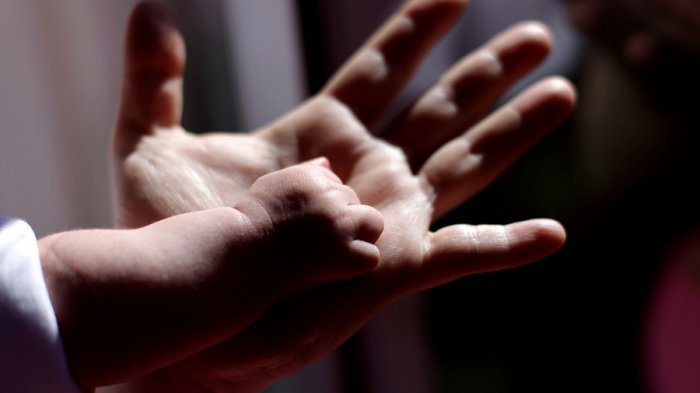 Bebé de 10 meses recibió el impacto de una bala perdida justo cuando su madre la paseaba en coche