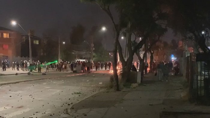 Desconocidos atacaron comisaría en Peñalolén: Hay 5 carabineros heridos por perdigones