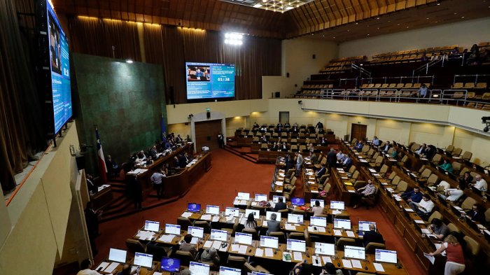 Proyecto que busca difundir películas y series chilenas en TV abierta es aprobado por diputados