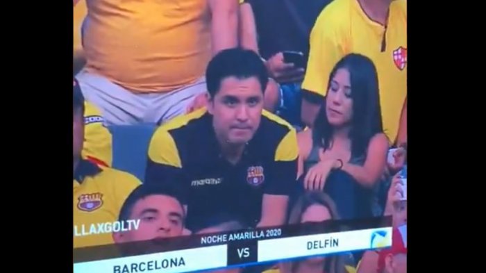 Lo pillaron besando a otra mujer en el estadio y ahora responde: “Le están haciendo daño a un hijo de Dios”