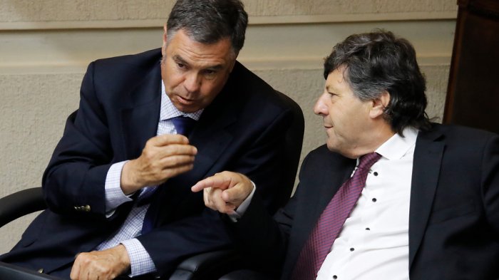 Pese a comprometer su voto a favor, Juan Castro y M.J. Ossandón no votaron por la paridad de género