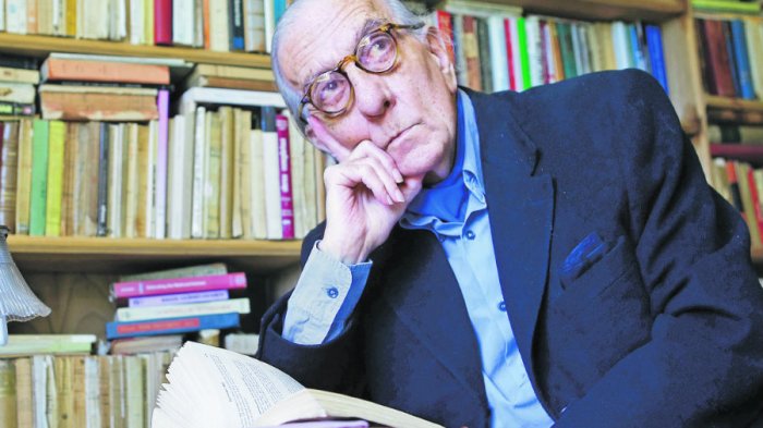 El poeta Armando Uribe murió a los 86 años